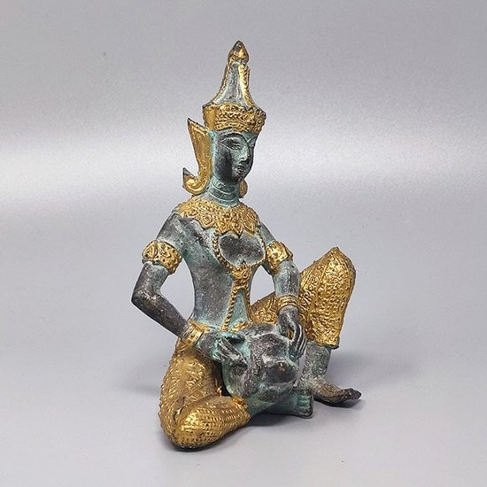 1940 Superba statua decorativa orientale. Divinità tailandese.