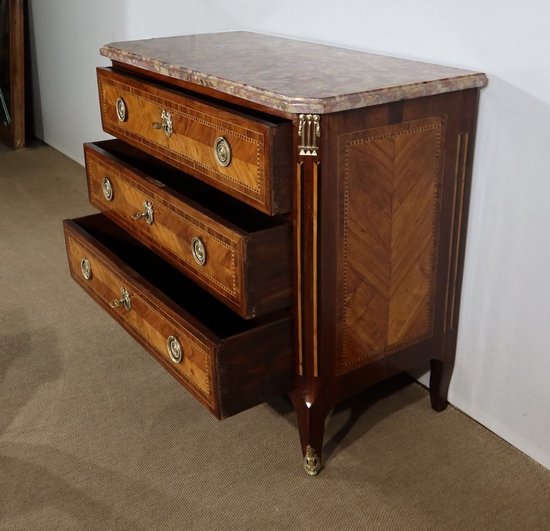 Petite Commode en Marqueterie de Bois Précieux, estampillée C-M. Magnien, époque Louis XVI – XVIIIe