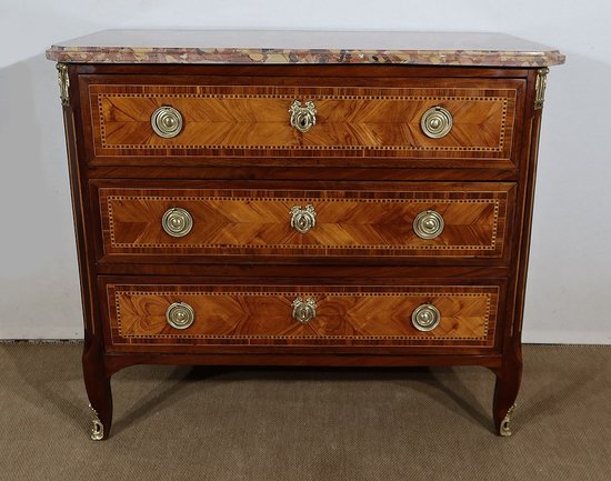 Petite Commode en Marqueterie de Bois Précieux, estampillée C-M. Magnien, époque Louis XVI – XVIIIe