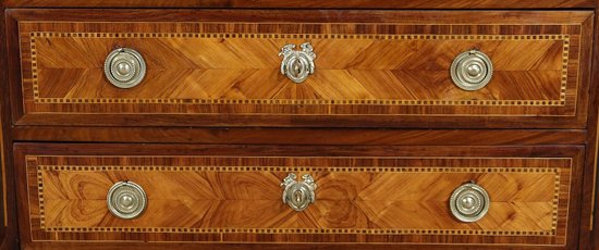 Petite Commode en Marqueterie de Bois Précieux, estampillée C-M. Magnien, époque Louis XVI – XVIIIe
