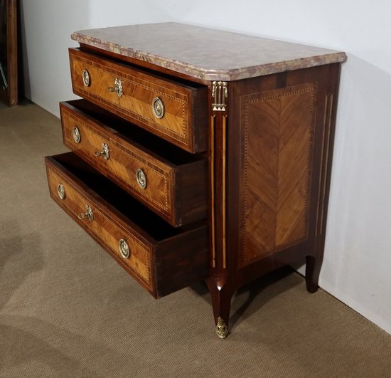 Petite Commode en Marqueterie de Bois Précieux, estampillée C-M. Magnien, époque Louis XVI – XVIIIe