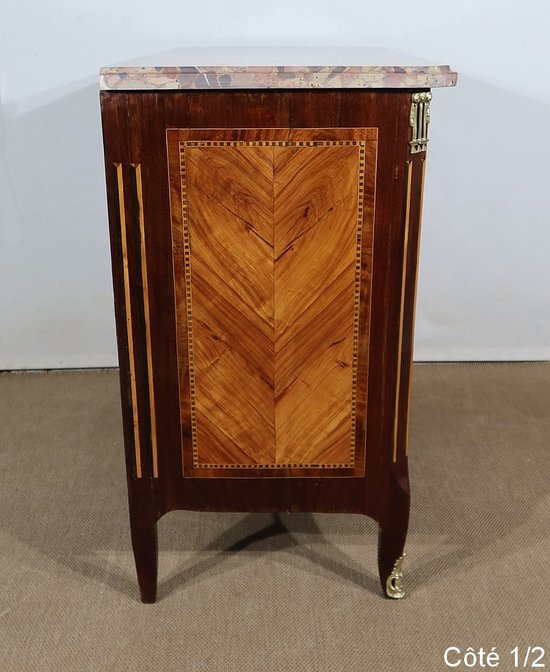 Petite Commode en Marqueterie de Bois Précieux, estampillée C-M. Magnien, époque Louis XVI – XVIIIe