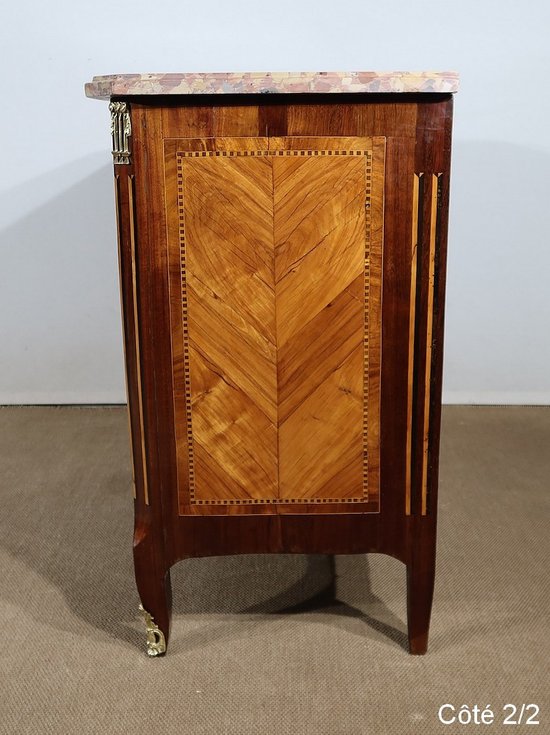 Petite Commode en Marqueterie de Bois Précieux, estampillée C-M. Magnien, époque Louis XVI – XVIIIe