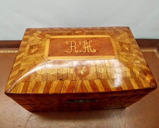 Trench box