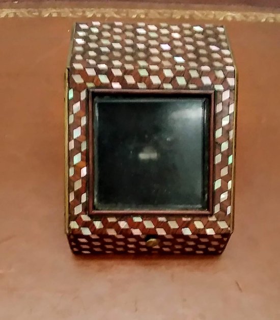 watch holder