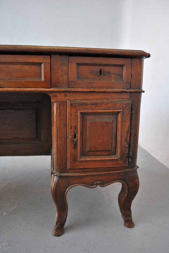 Bureau Forme Mazarin Louis XV En Noyer d'époque XVIIIème