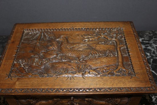 Coffret en noyer à décor d'animaux fin XIX
