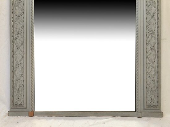 Grande sovramantello in legno laccato grigio, olio su tela nella parte superiore. XIX secolo