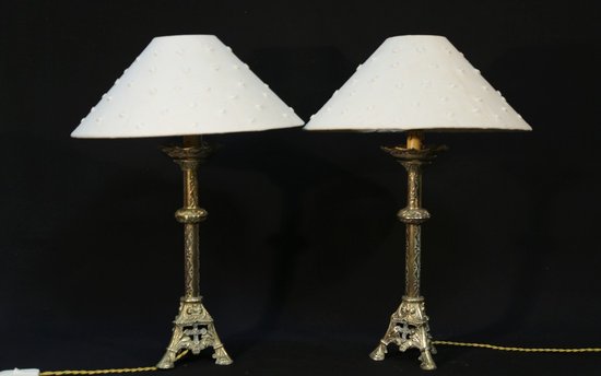 Coppia di lampade neogotiche in bronzo, XIX secolo