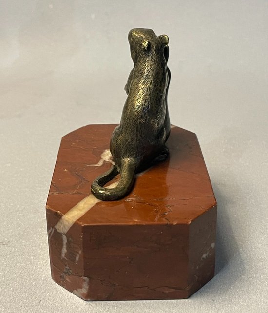 Topo con pera. Scultura in bronzo del XIX secolo