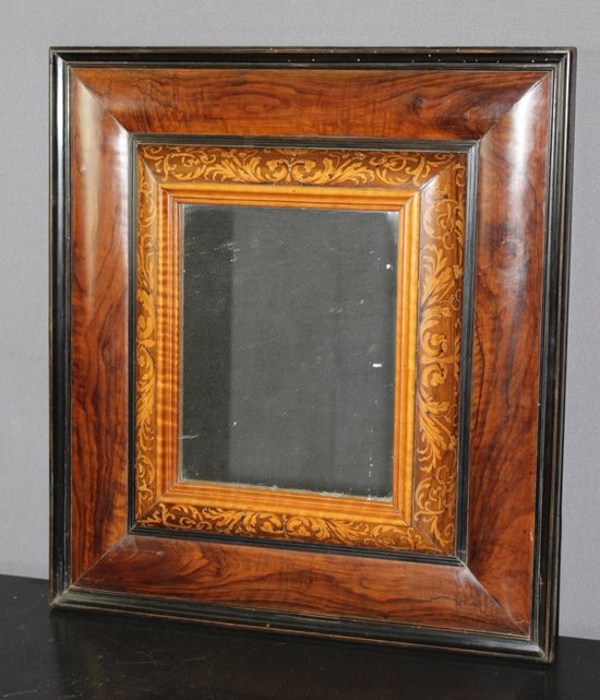 Specchio Luigi XIII in noce e intarsio di legno chiaro XVII