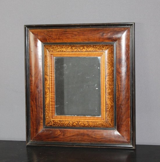 Specchio Luigi XIII in noce e intarsio di legno chiaro XVII