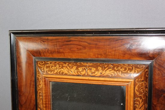 Specchio Luigi XIII in noce e intarsio di legno chiaro XVII