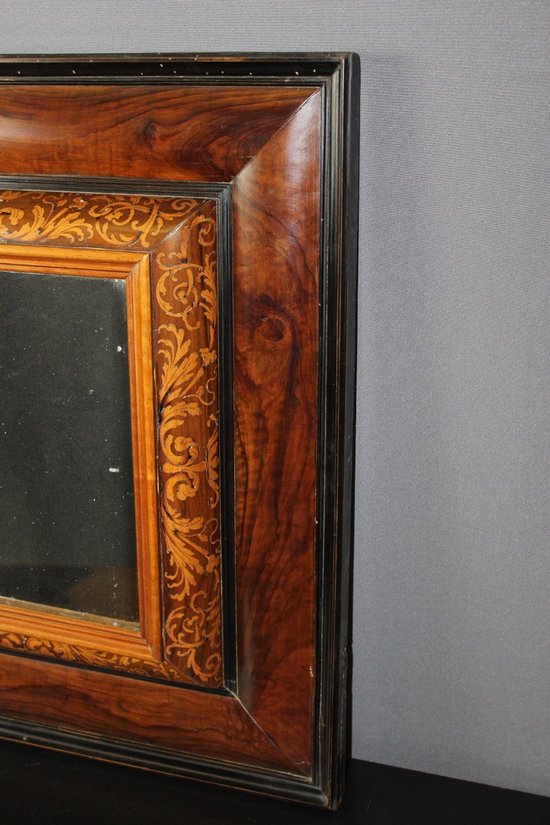 Specchio Luigi XIII in noce e intarsio di legno chiaro XVII