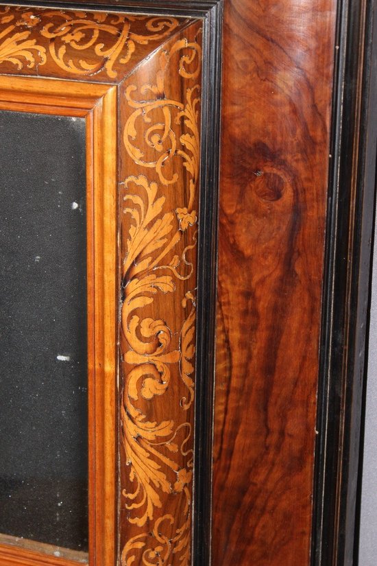 Specchio Luigi XIII in noce e intarsio di legno chiaro XVII