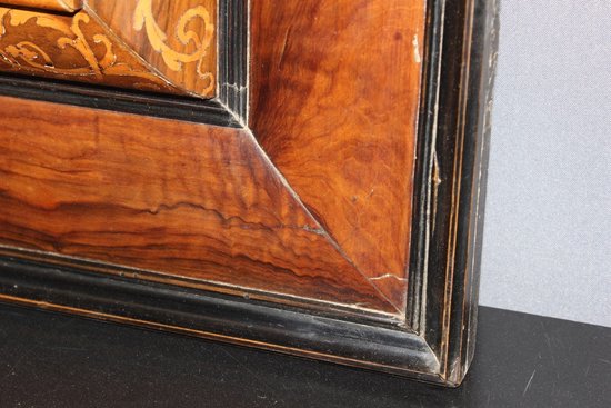 Specchio Luigi XIII in noce e intarsio di legno chiaro XVII