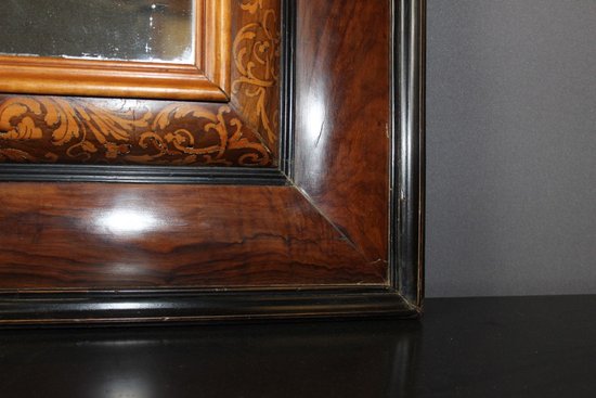 Specchio Luigi XIII in noce e intarsio di legno chiaro XVII