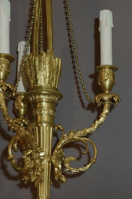Small Louis XVI chandelier End of XIXth century Beginning of XXth century
