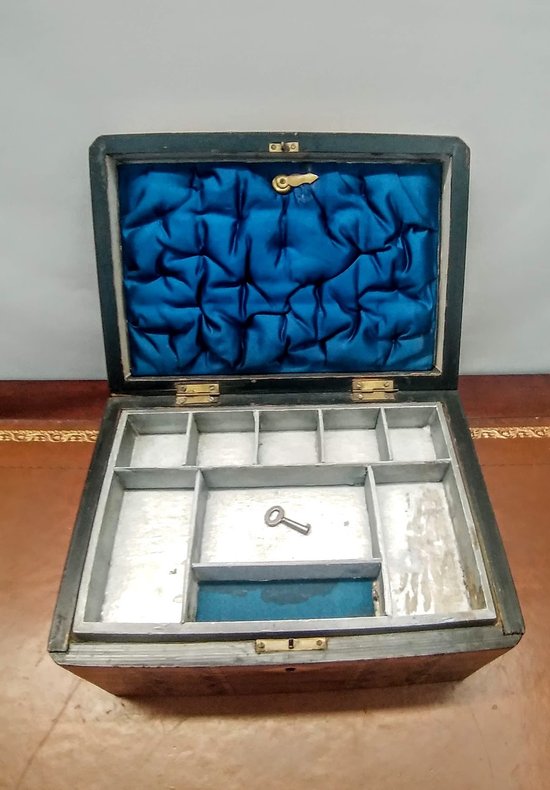 Jewelry box
