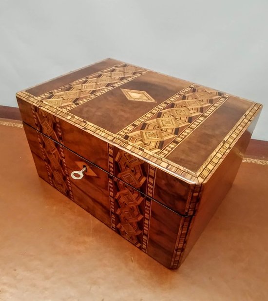Jewelry box