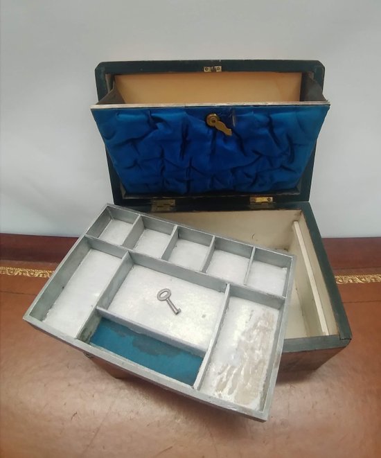 Jewelry box