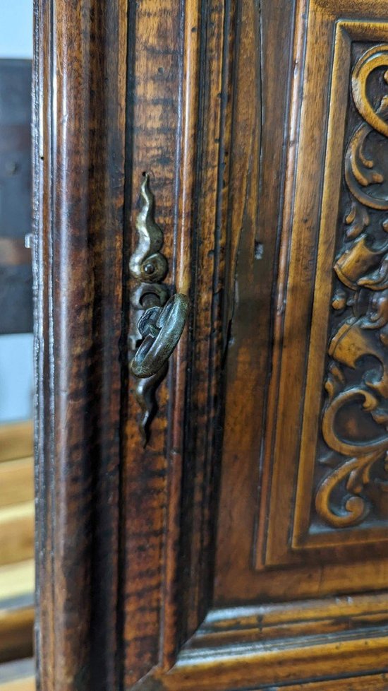 Two Shrunken Louis XIII Bodies In Walnut Ep XVIIIth