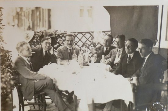 Deux Albums De Photos d'Aviation, Maryse Bastié Et Autres Aviateurs Vers 1920
