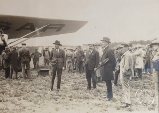 Deux Albums De Photos d'Aviation, Maryse Bastié Et Autres Aviateurs Vers 1920