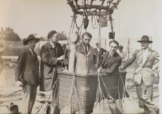 Deux Albums De Photos d'Aviation, Maryse Bastié Et Autres Aviateurs Vers 1920