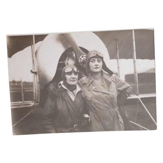 Deux Albums De Photos d'Aviation, Maryse Bastié Et Autres Aviateurs Vers 1920
