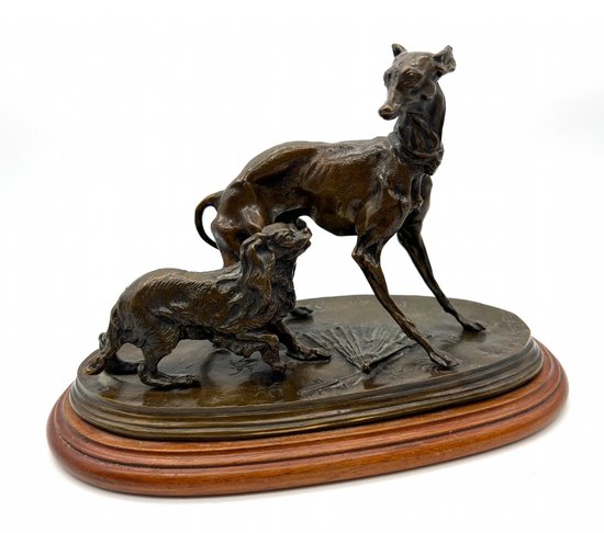 Tierbronzestatue Windhundhund und König Charles mit Fächer von Pierre-Jules Mène 19