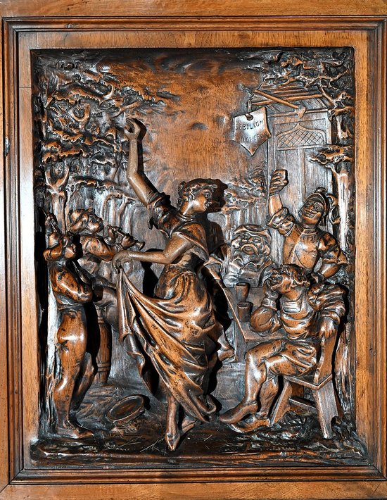 Tableau Sculpté en Noyer Massif – Fin XIXe