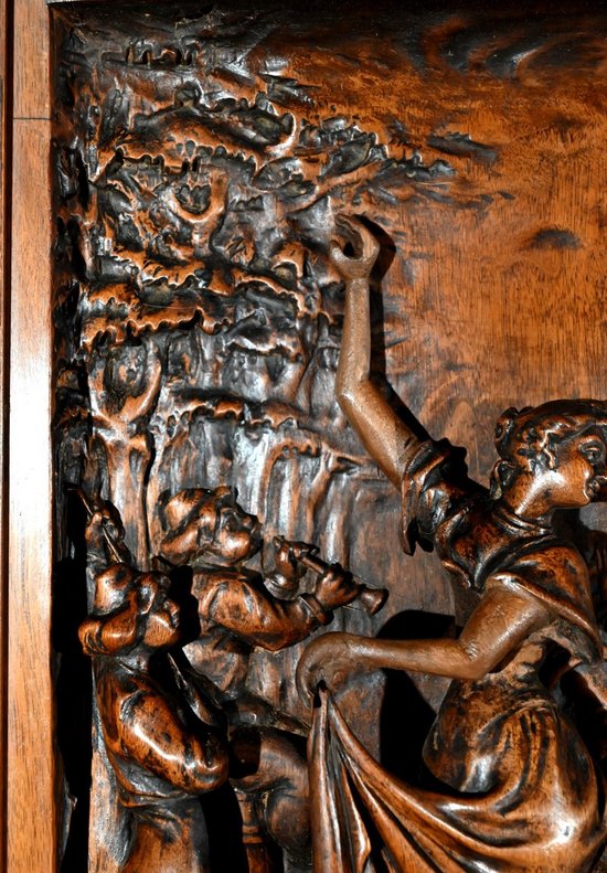 Tableau Sculpté en Noyer Massif – Fin XIXe