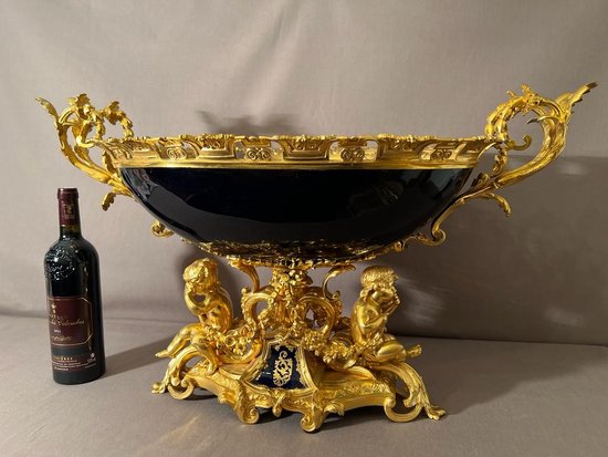 Very Important Table Centerpiece in gilt bronze and blue from Sévres XIXth Napoleon III in Louis XV style, rockery