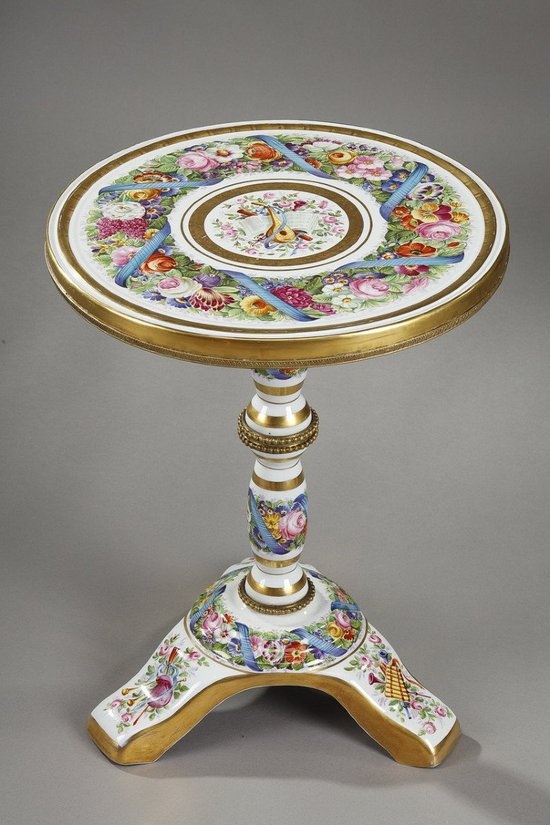 Table guéridon en Porcelaine "Allégorie de la musique", XIXe siècle