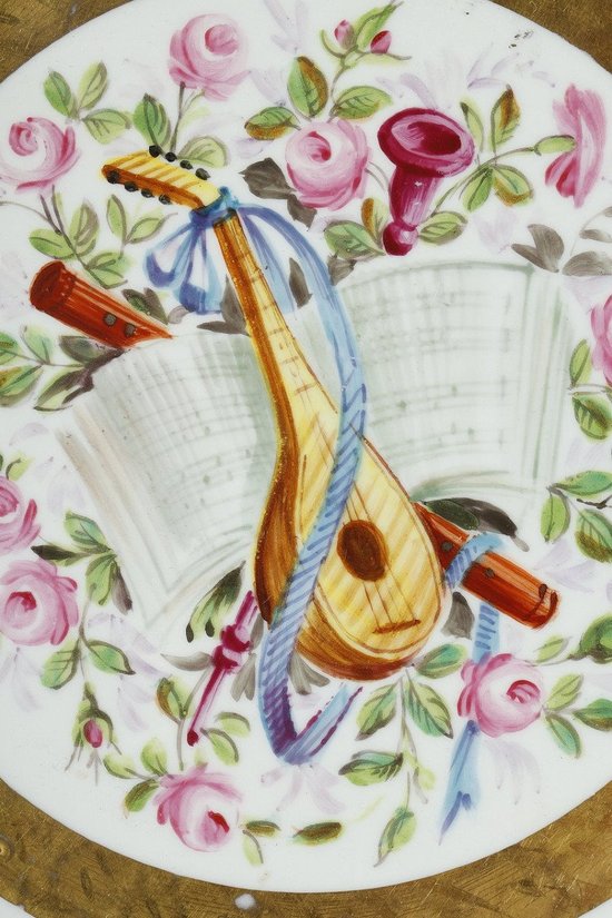 Table guéridon en Porcelaine "Allégorie de la musique", XIXe siècle