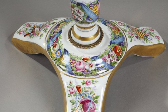 Table guéridon en Porcelaine "Allégorie de la musique", XIXe siècle