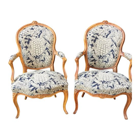 Deux fauteuils Louis XV d'époque XVIII°