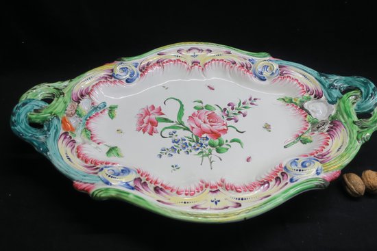 Important soup tureen and its presentation dish in Eastern earthenware