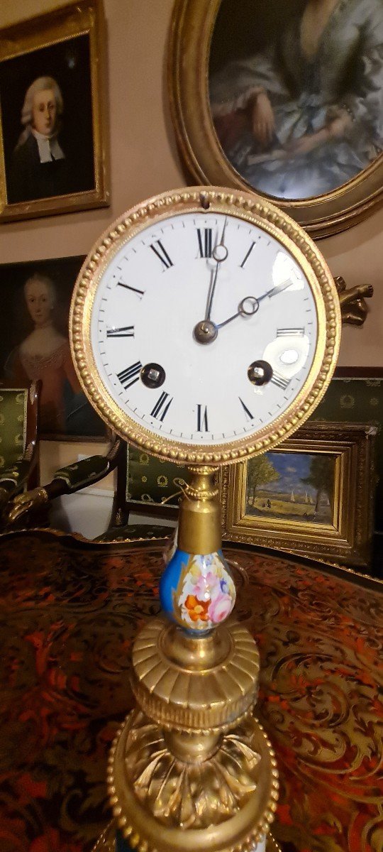 Sèvres-Porzellanuhr, vergoldete Bronzemontierung von Napoleon III