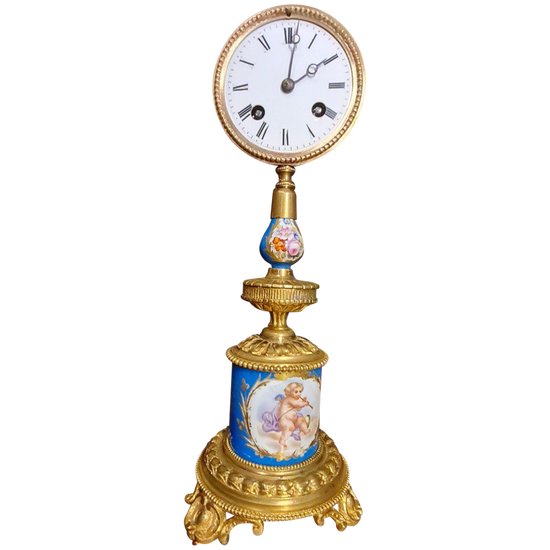 Orologio in Porcellana di Sèvres, Montatura Napoleone III in Bronzo Dorato