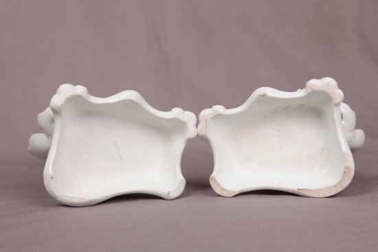 Bella coppia di candelieri in porcellana Vecchia Parigi del XIX secolo