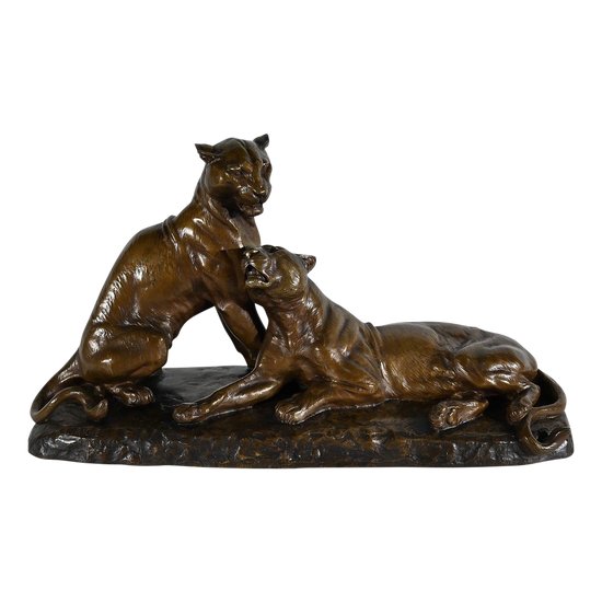 Important Bronze "Couple of Lionesses", by L. Riché - Early 20th Century