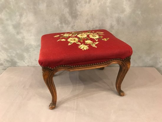 Hocker im Louis XV-Stil aus Buchenholz, bedeckt mit einem Wandteppich aus Blumen des 20. Jahrhunderts