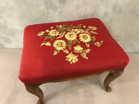 Hocker im Louis XV-Stil aus Buchenholz, bedeckt mit einem Wandteppich aus Blumen des 20. Jahrhunderts