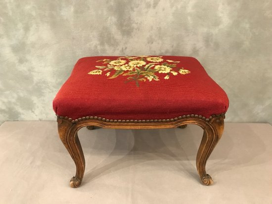 Hocker im Louis XV-Stil aus Buchenholz, bedeckt mit einem Wandteppich aus Blumen des 20. Jahrhunderts