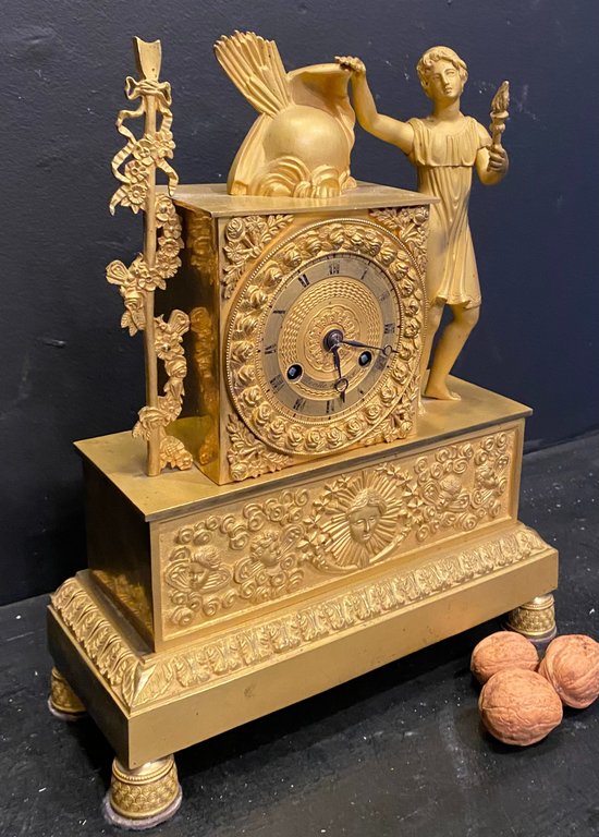 Empire clock in gilded bronze