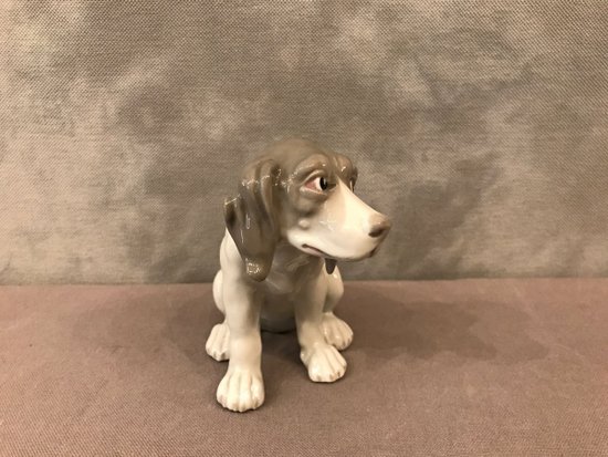 Ravissant petit chien en porcelaine de Copenhague d'époque fin 19 ème 