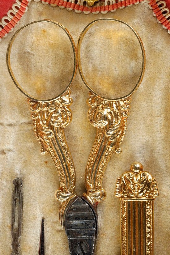 Scatola da cucito in legno di palissandro impiallacciato, oro e argento, XIX secolo