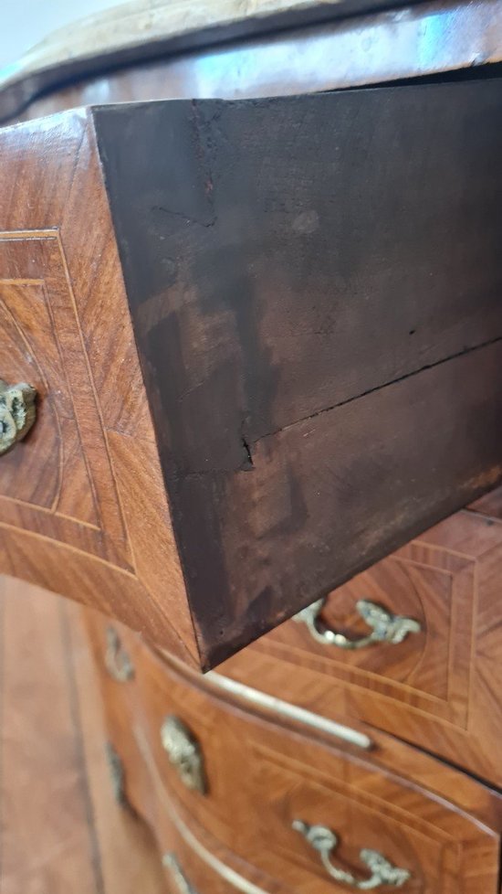 Petite Commode En Marqueterie Style Régence